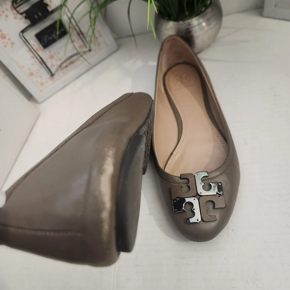 Tory Burch Shoes Women's Size 8.5M Taupe Olive Green Ballet Flats Lowell